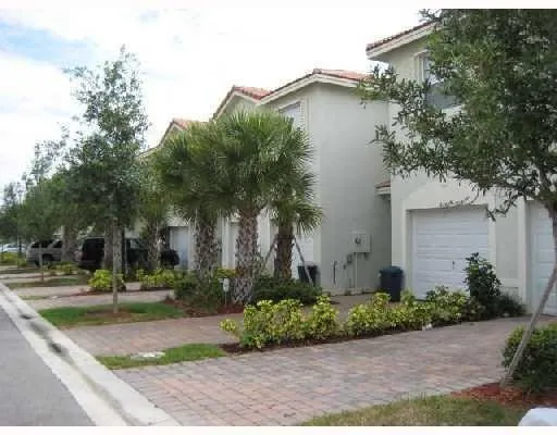 $2,750 | 6300 Landings Way, Tamarac, FL 33321