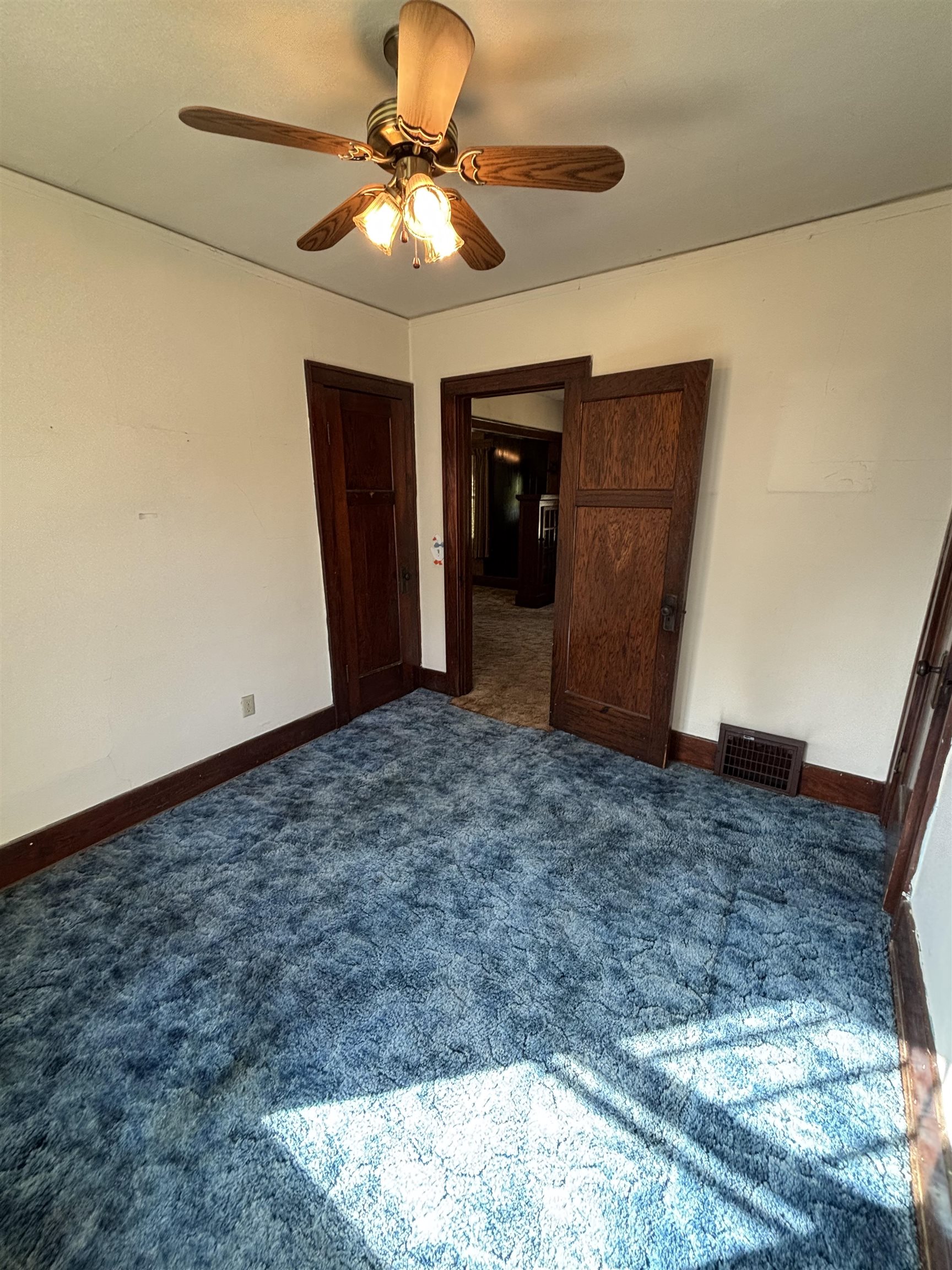 871 Cranston Road Beloit, WI 53511 - Photo 11 of 17 a view of a livingroom with a ceiling fan and bathroom