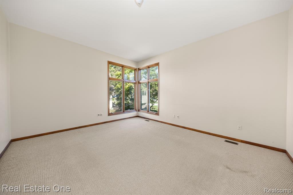 30971 Country Ridge Circle Farmington Hills, MI 48331 - Photo 21 of 47