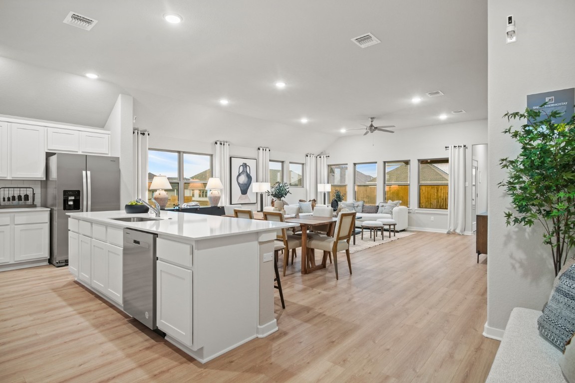 154 Tolo Drive Elgin, TX 78621 - Photo 3 of 40