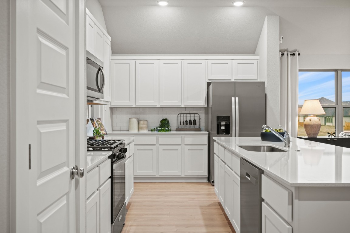 154 Tolo Drive Elgin, TX 78621 - Photo 4 of 40