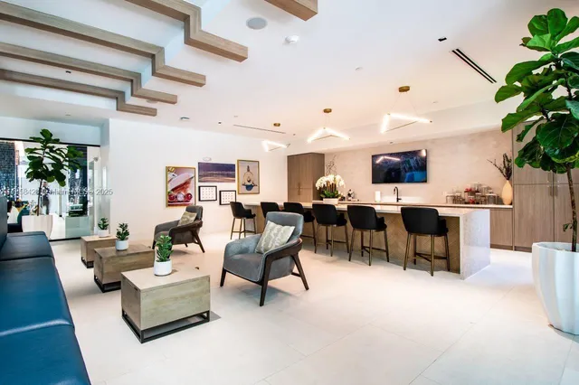 a view of entryway front of a house