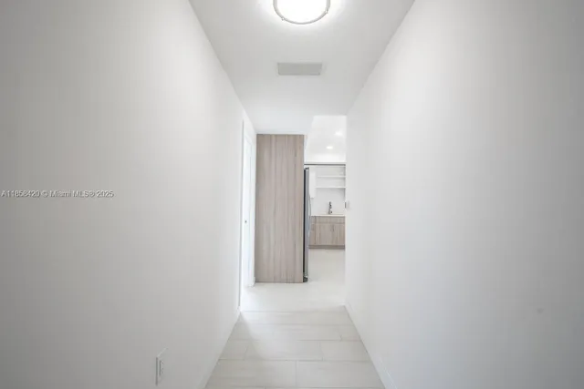 a picture of a very nice looking living room