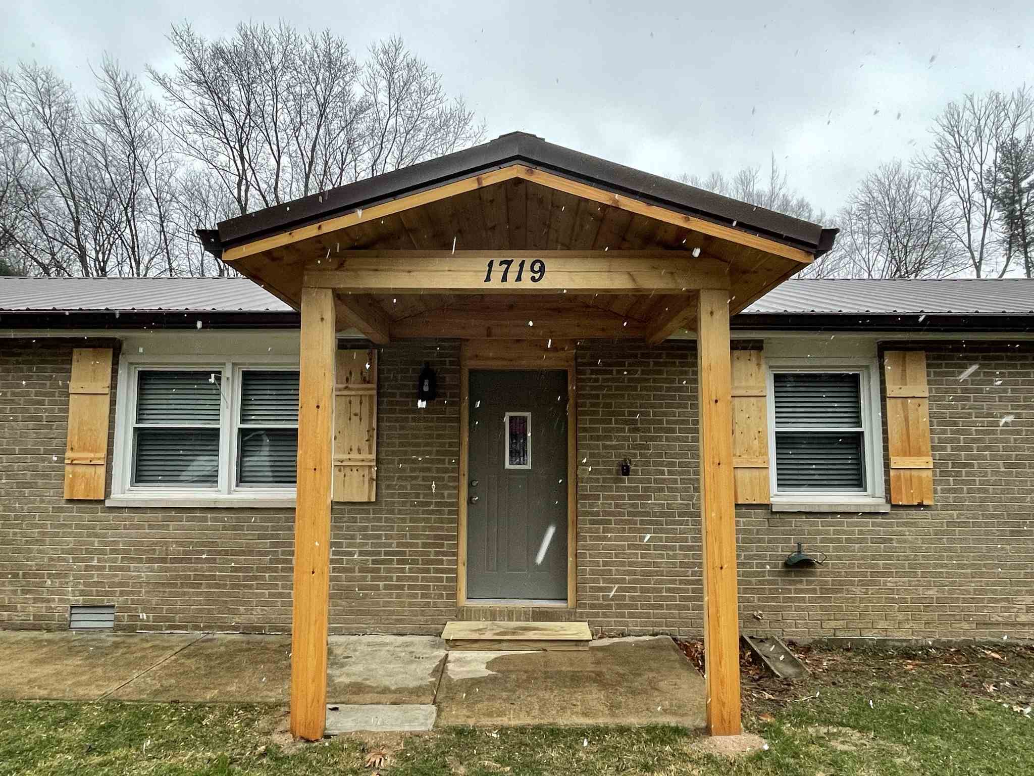 1719 South Ridgeview Road Logansport, IN 46947 - Photo 1 of 22 Gallery Image 1