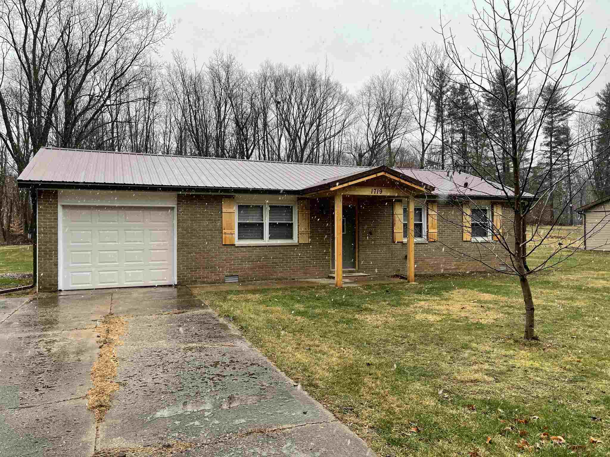 1719 South Ridgeview Road Logansport, IN 46947 - Photo 2 of 22 Gallery Image 2