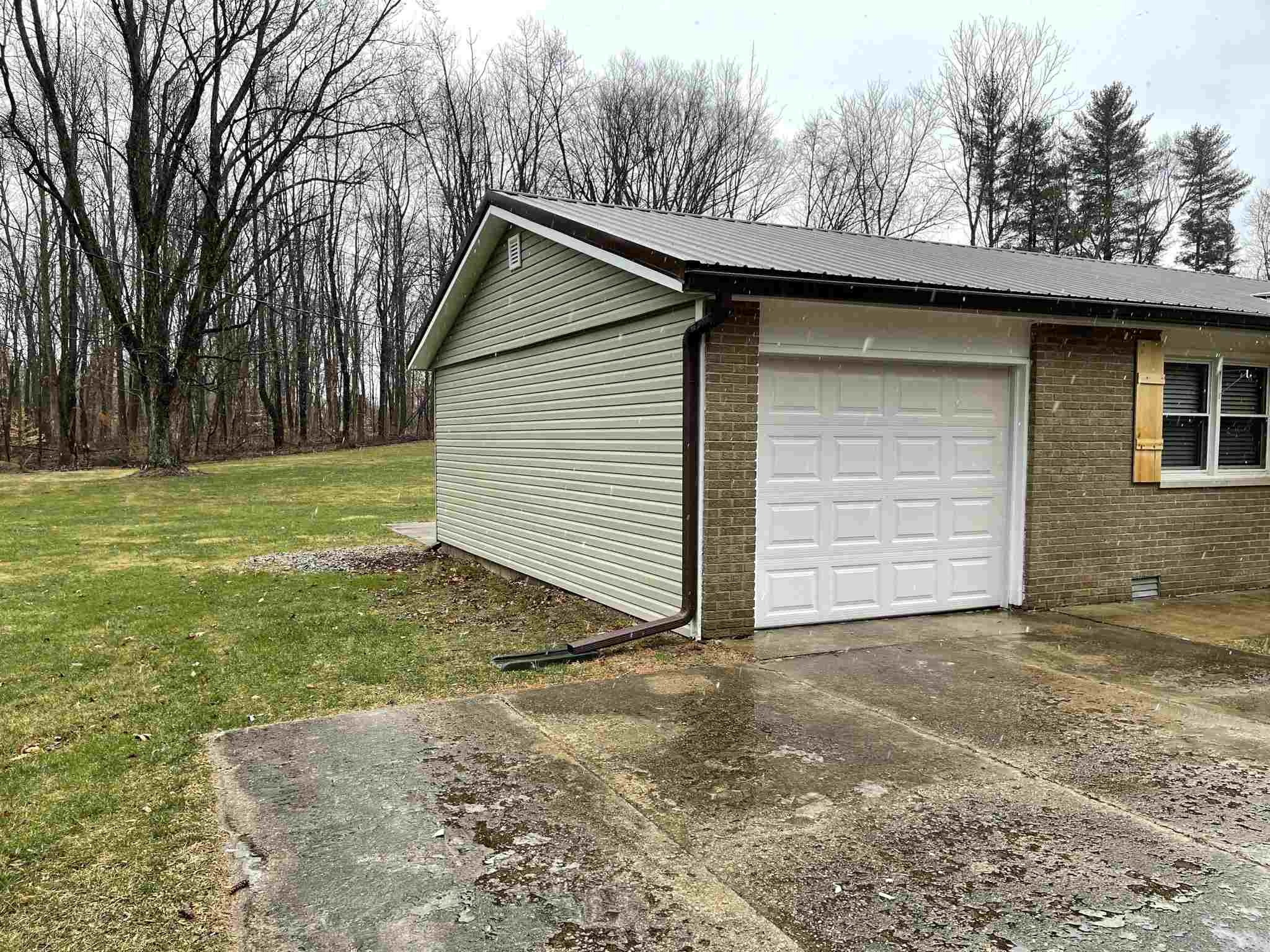 1719 South Ridgeview Road Logansport, IN 46947 - Photo 3 of 22 Gallery Image 3
