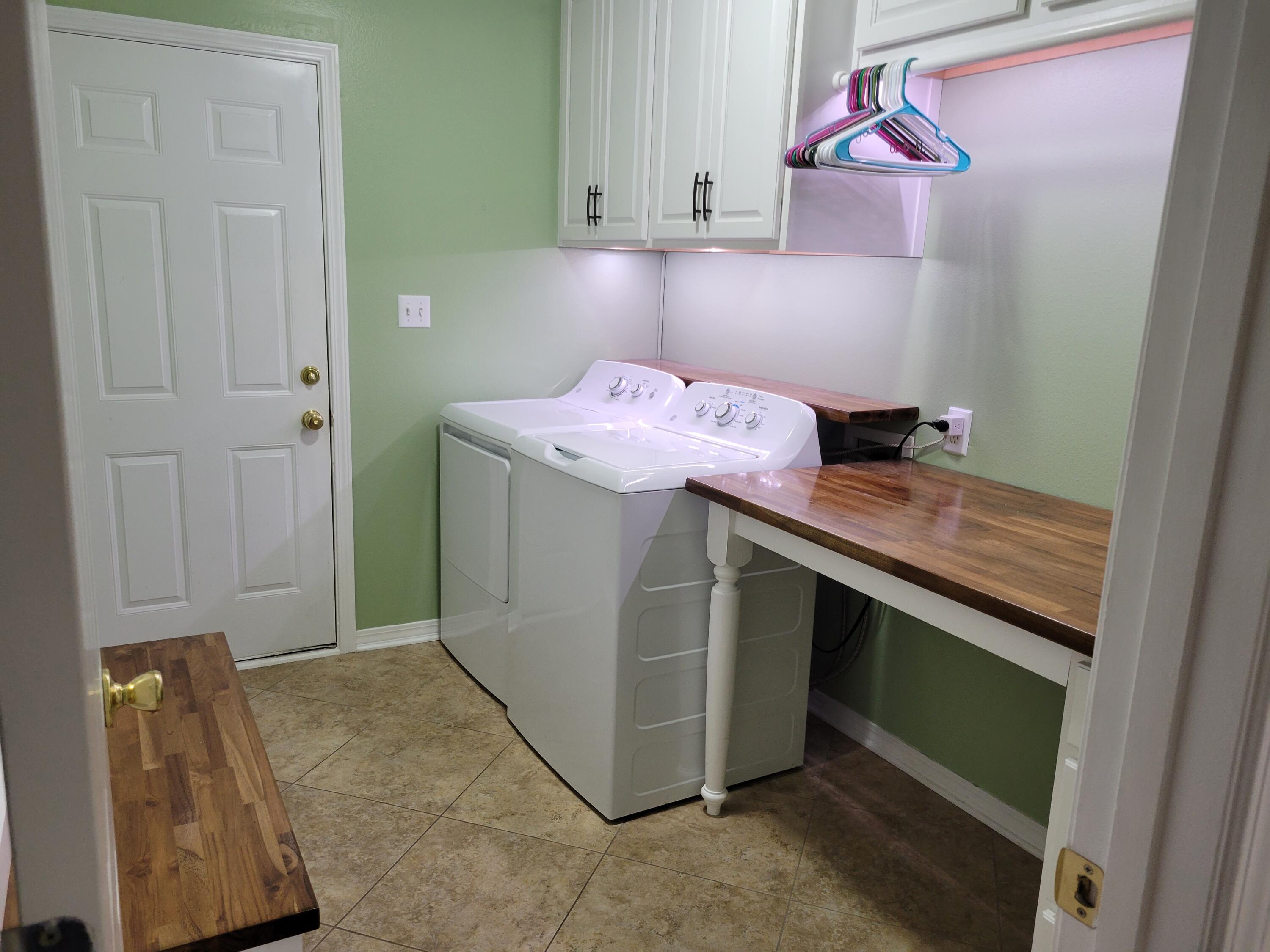 381 John King Road Crestview, FL 32539 - Photo 11 of 34 Laundry