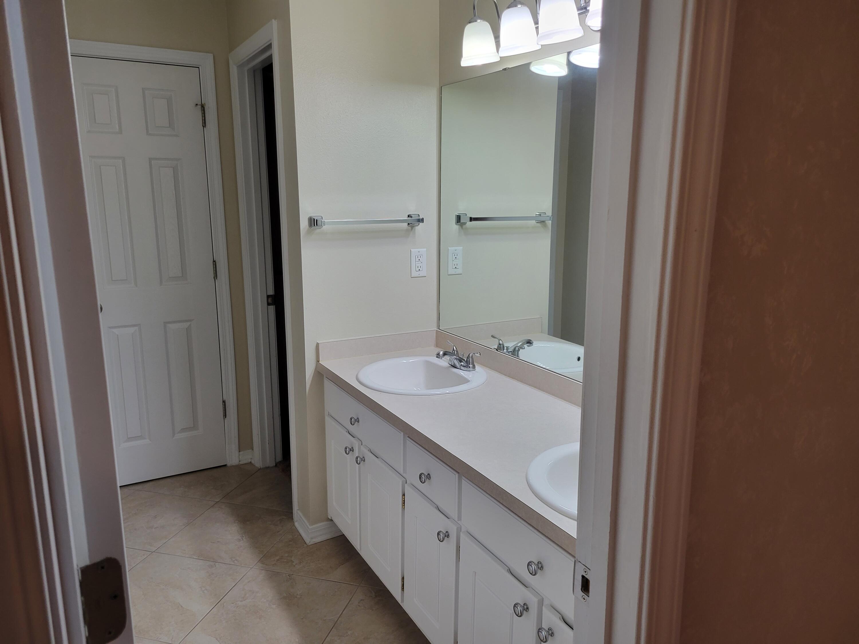 381 John King Road Crestview, FL 32539 - Photo 14 of 34 primary bath