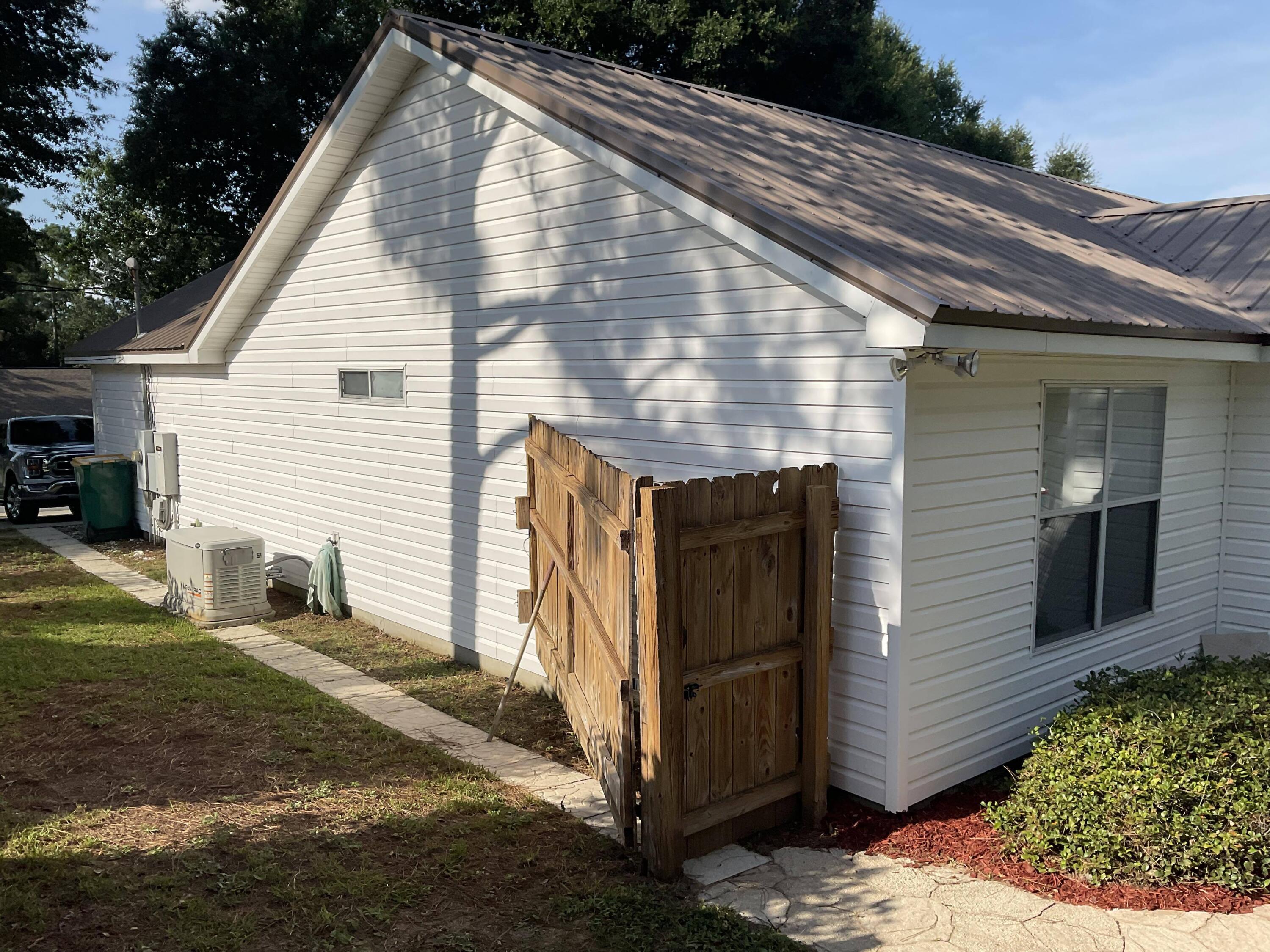 381 John King Road Crestview, FL 32539 - Photo 30 of 34 Full gate