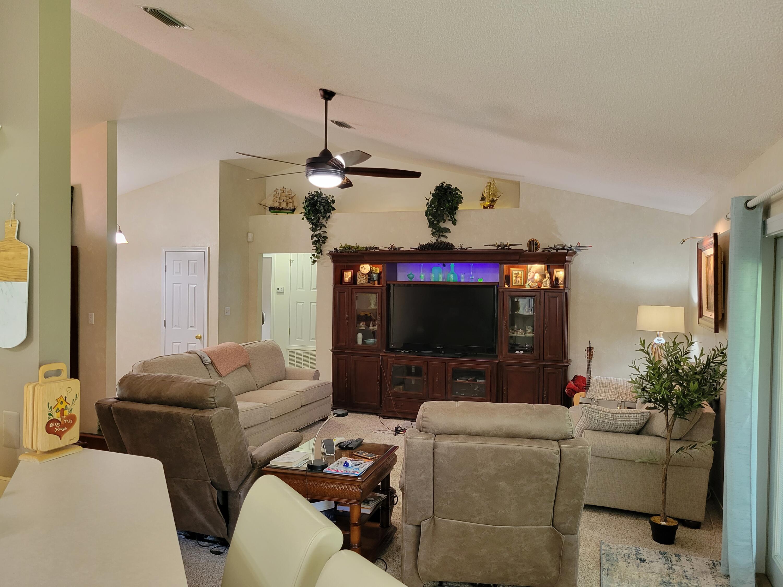 381 John King Road Crestview, FL 32539 - Photo 3 of 34 Living room