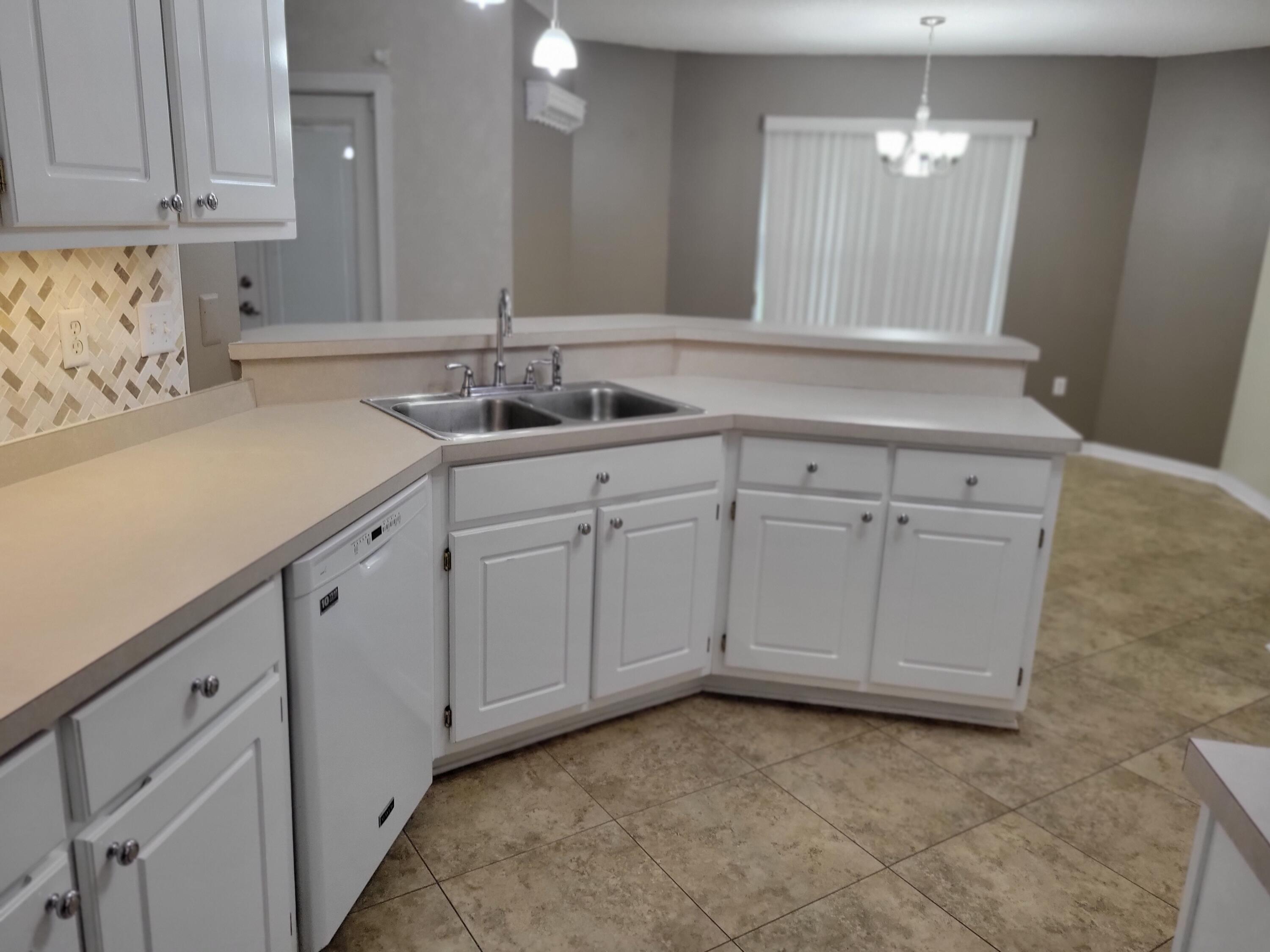 381 John King Road Crestview, FL 32539 - Photo 7 of 34 Kitchen 4