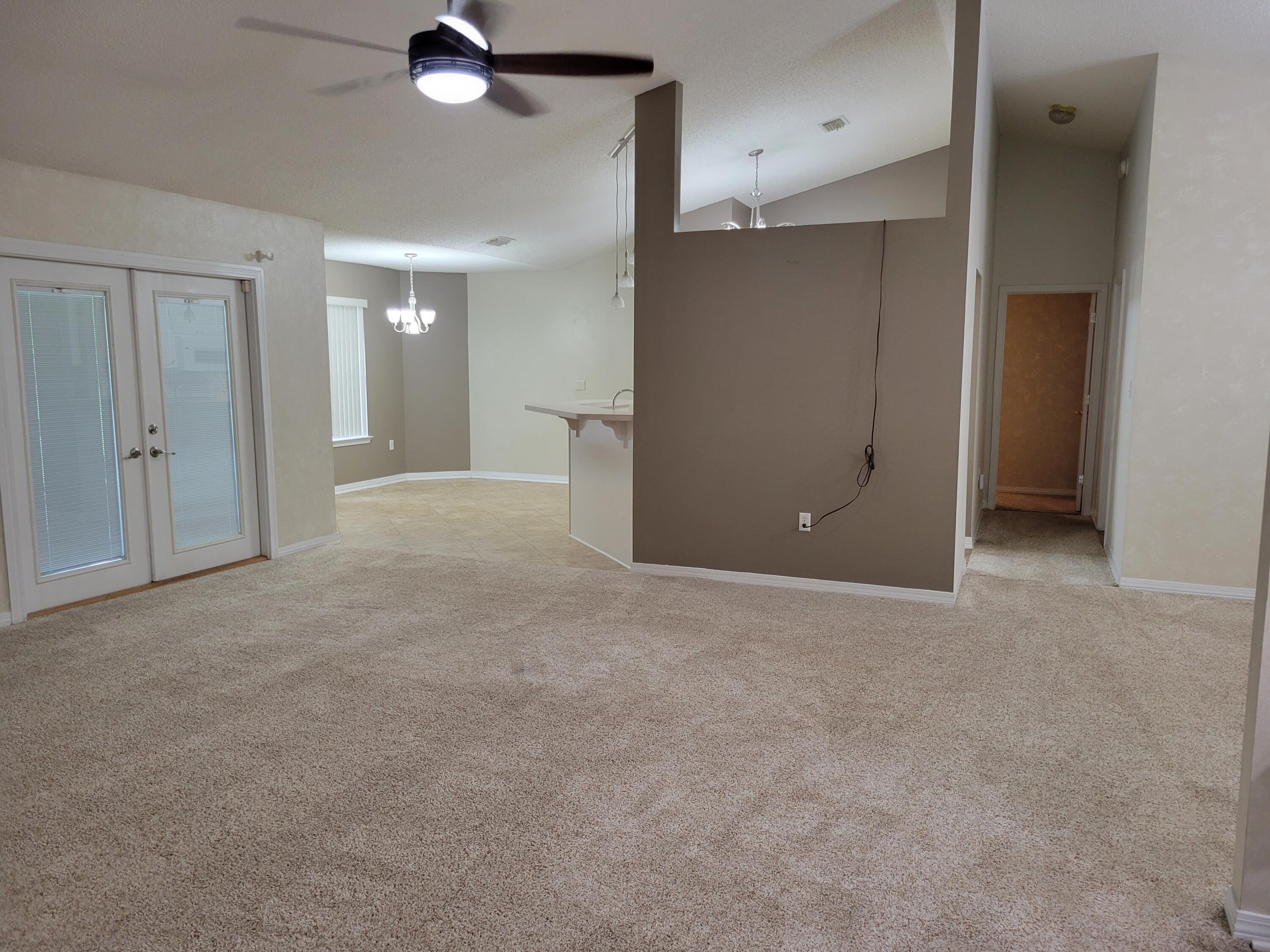 381 John King Road Crestview, FL 32539 - Photo 10 of 34 Living area