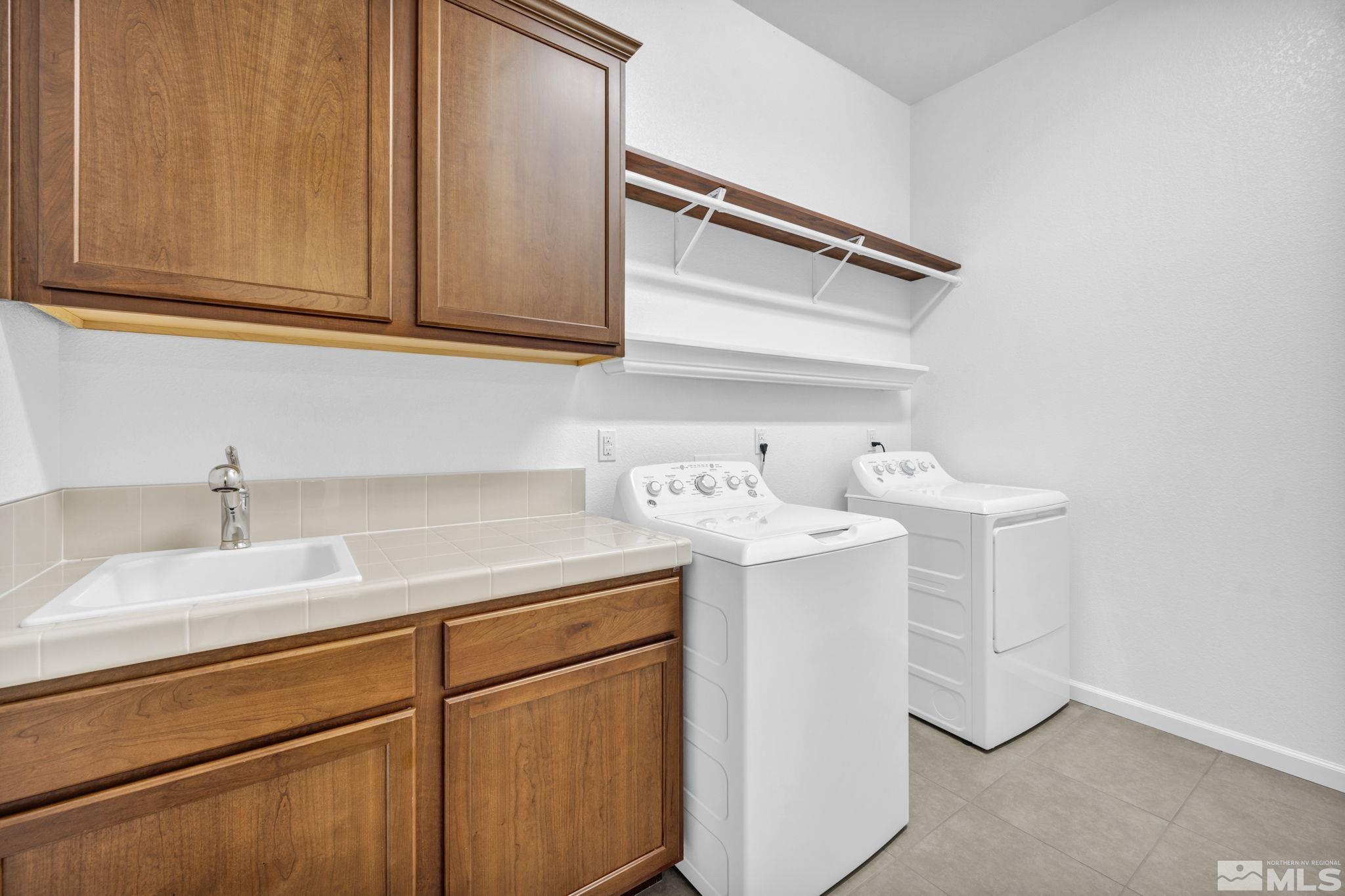 9825 Hafflinger Lane Reno, NV 89521 - Photo 27 of 39 a utility room with a sink washer and dryer