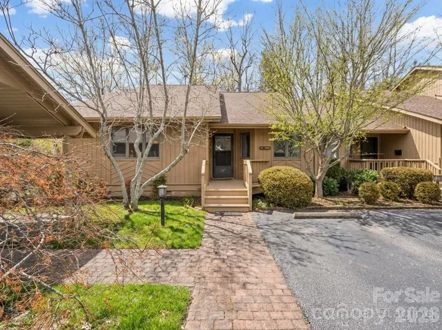 $380,000 | 605 Red Oak Drive, Hendersonville, NC 28791