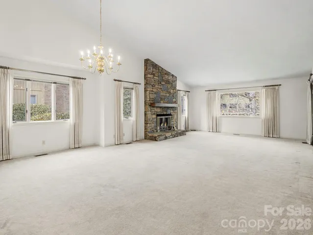 $380,000 | 605 Red Oak Drive, Hendersonville, NC 28791