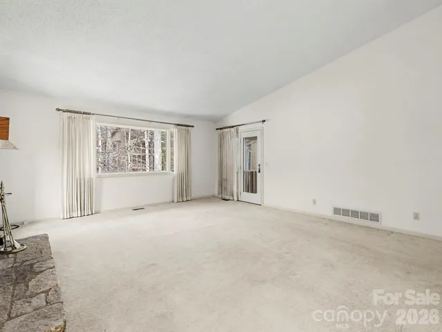 $380,000 | 605 Red Oak Drive, Hendersonville, NC 28791