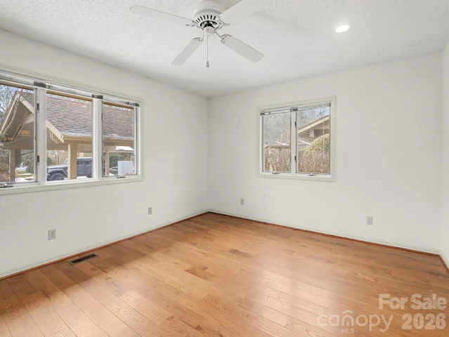 $380,000 | 605 Red Oak Drive, Hendersonville, NC 28791