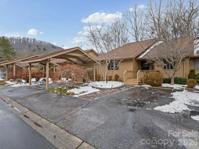 $380,000 | 605 Red Oak Drive, Hendersonville, NC 28791