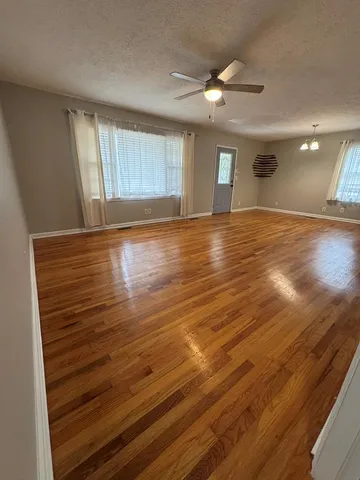 a view of backyard with pathway