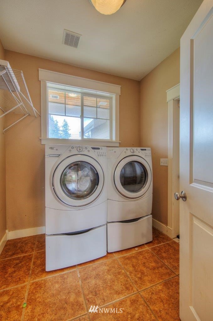 21515 Connells Prairie Road Buckley, WA 98321 - Photo 11 of 34 Gallery Image 11