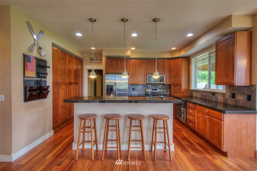 21515 Connells Prairie Road Buckley, WA 98321 - Photo 7 of 34 Gallery Image 7