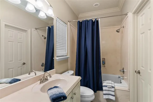 $5,500 | 5004 Cypress Lake Drive, Lake Charles, LA 70611