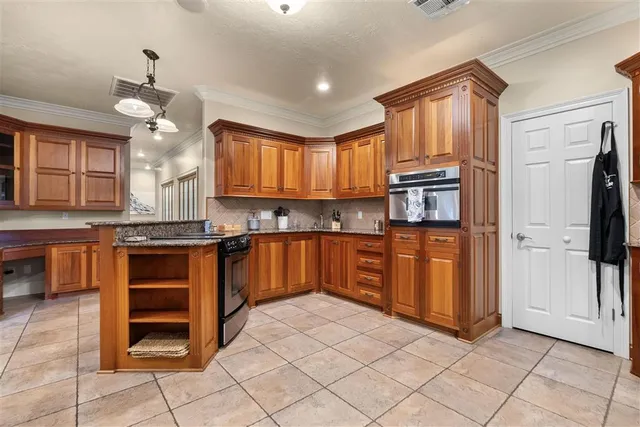 $5,500 | 5004 Cypress Lake Drive, Lake Charles, LA 70611