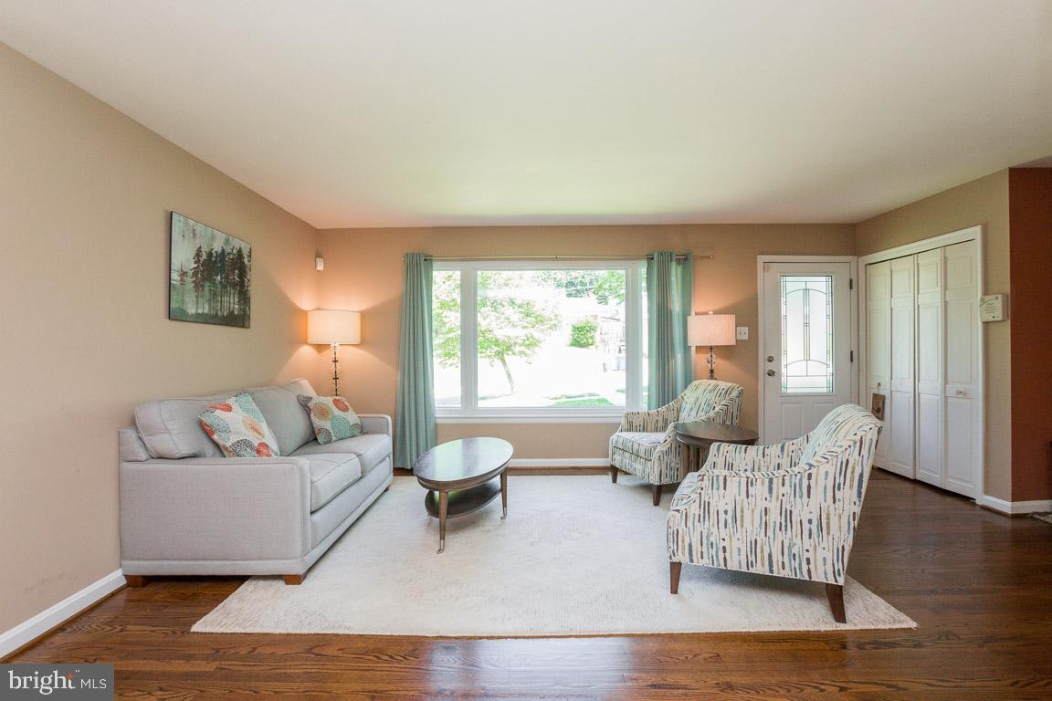 10205 Folk Street Silver Spring, MD 20902 - Photo 5 of 31 Gallery Image 5