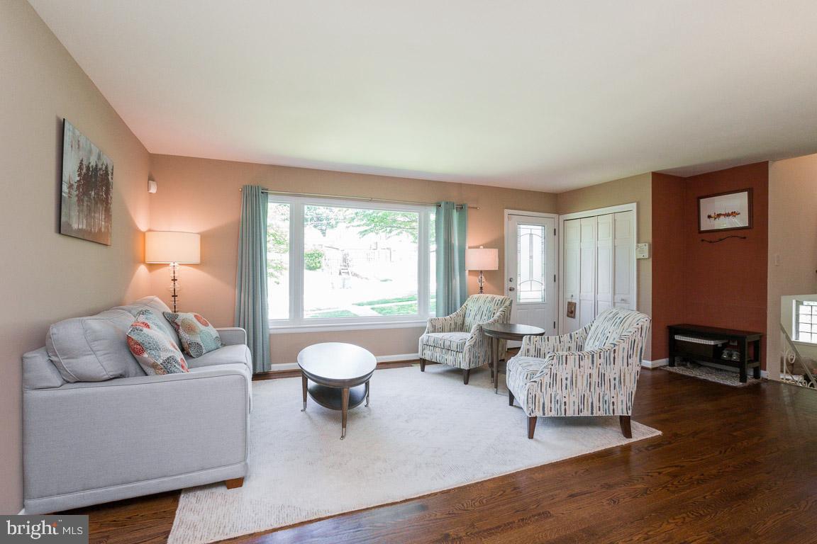 10205 Folk Street Silver Spring, MD 20902 - Photo 6 of 31 Gallery Image 6