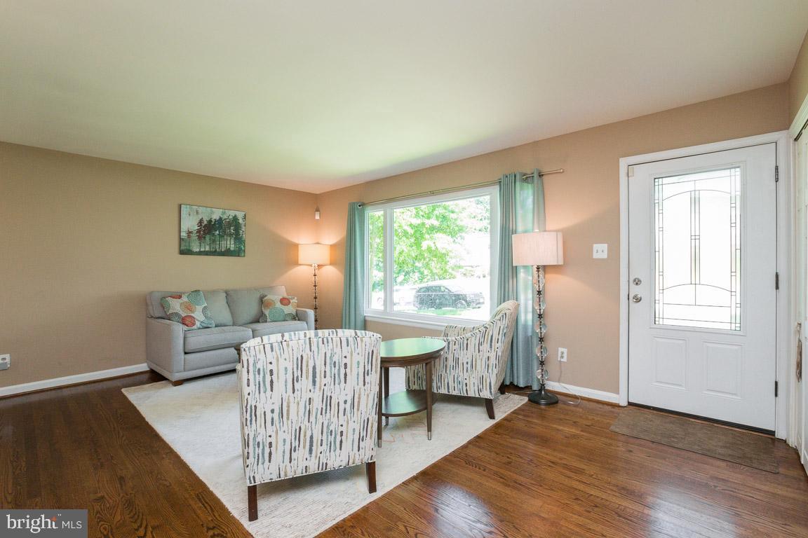 10205 Folk Street Silver Spring, MD 20902 - Photo 7 of 31 Gallery Image 7