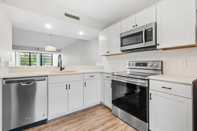 $2,300 | 3710 Whitehall Drive, Unit 203, West Palm Beach, FL 33401