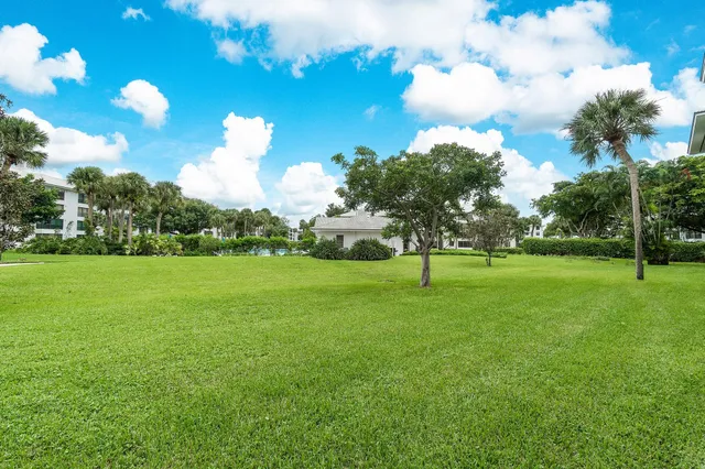 $2,300 | 3710 Whitehall Drive, Unit 203, West Palm Beach, FL 33401