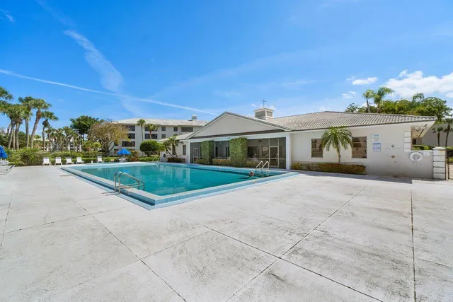 $2,300 | 3710 Whitehall Drive, Unit 203, West Palm Beach, FL 33401