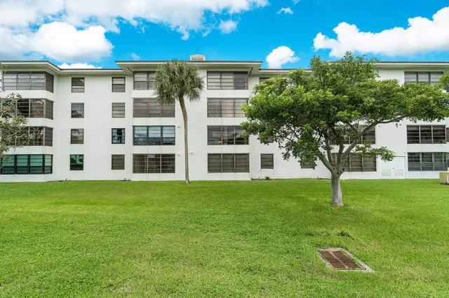 $2,300 | 3710 Whitehall Drive, Unit 203, West Palm Beach, FL 33401