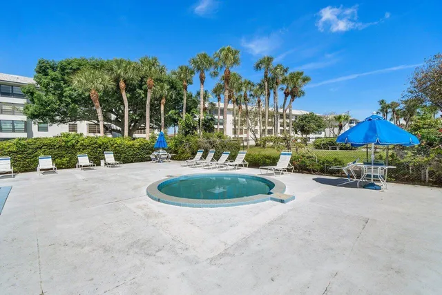 $2,300 | 3710 Whitehall Drive, Unit 203, West Palm Beach, FL 33401