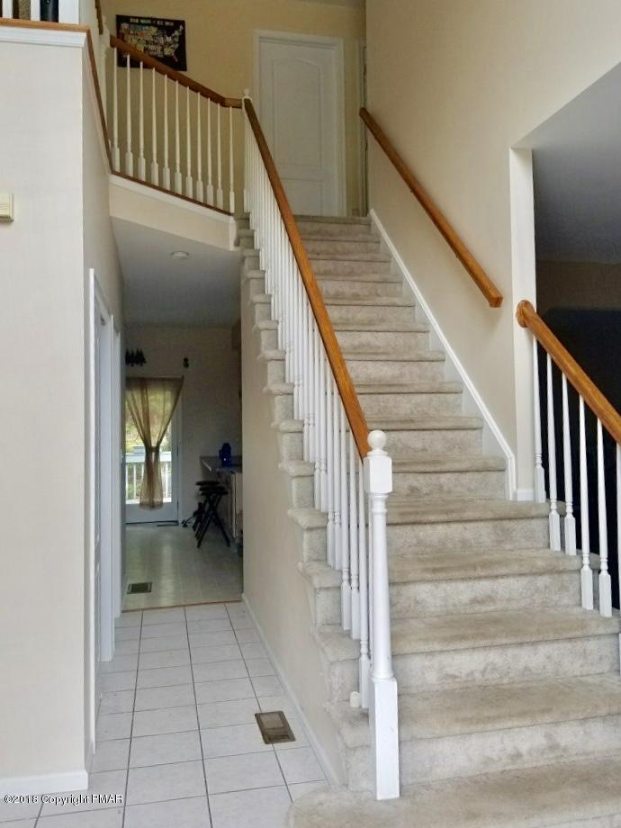 625 Balin Lane Tamiment, PA 18371 - Photo 11 of 25 Staircase