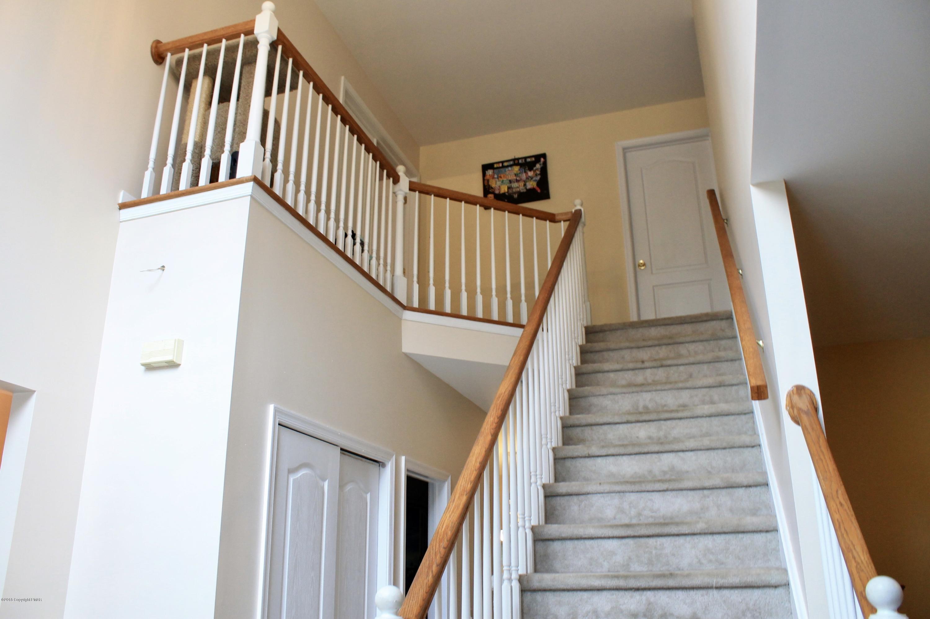 625 Balin Lane Tamiment, PA 18371 - Photo 12 of 25 Staircase