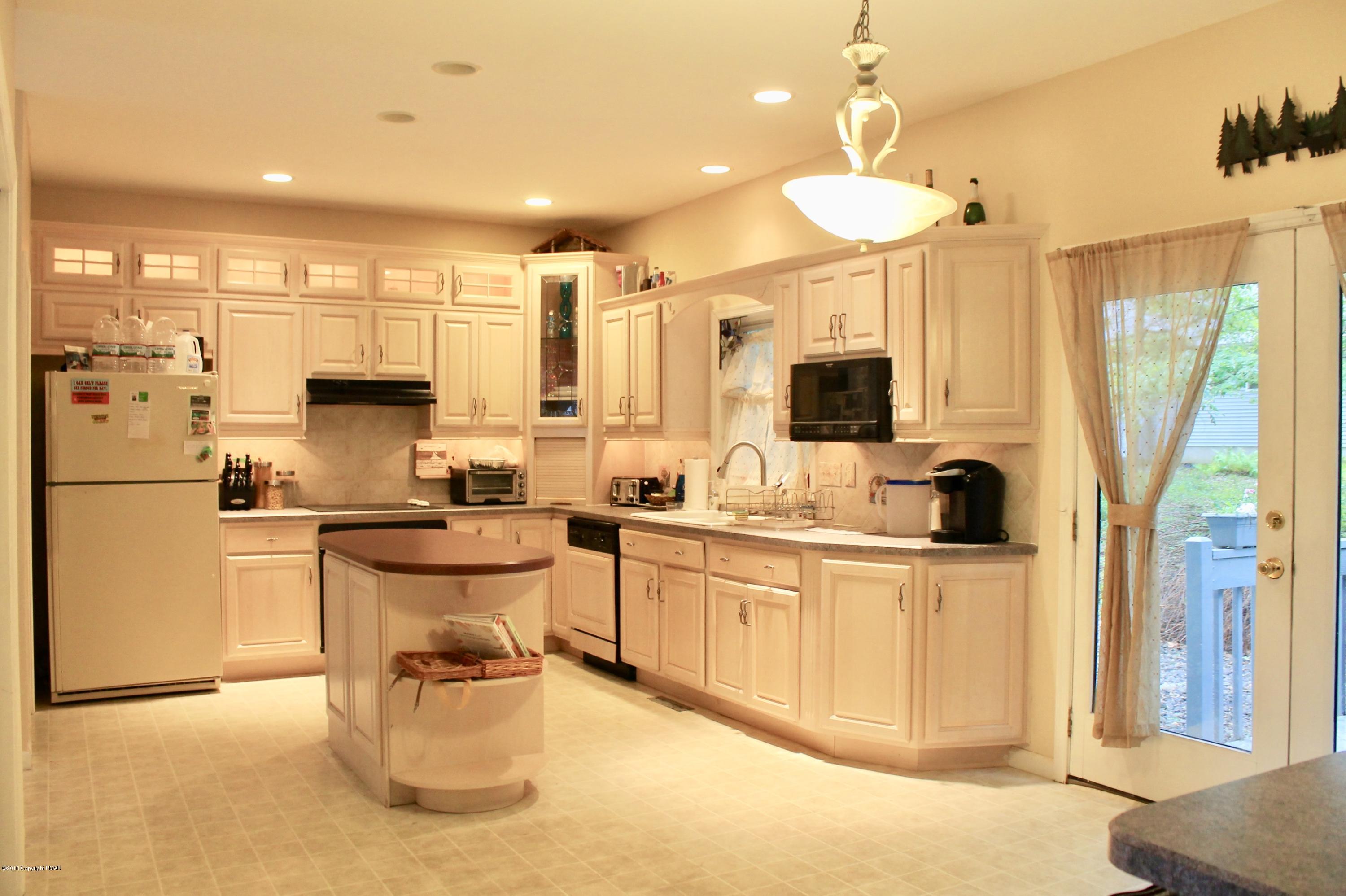 625 Balin Lane Tamiment, PA 18371 - Photo 3 of 25 Kitchen