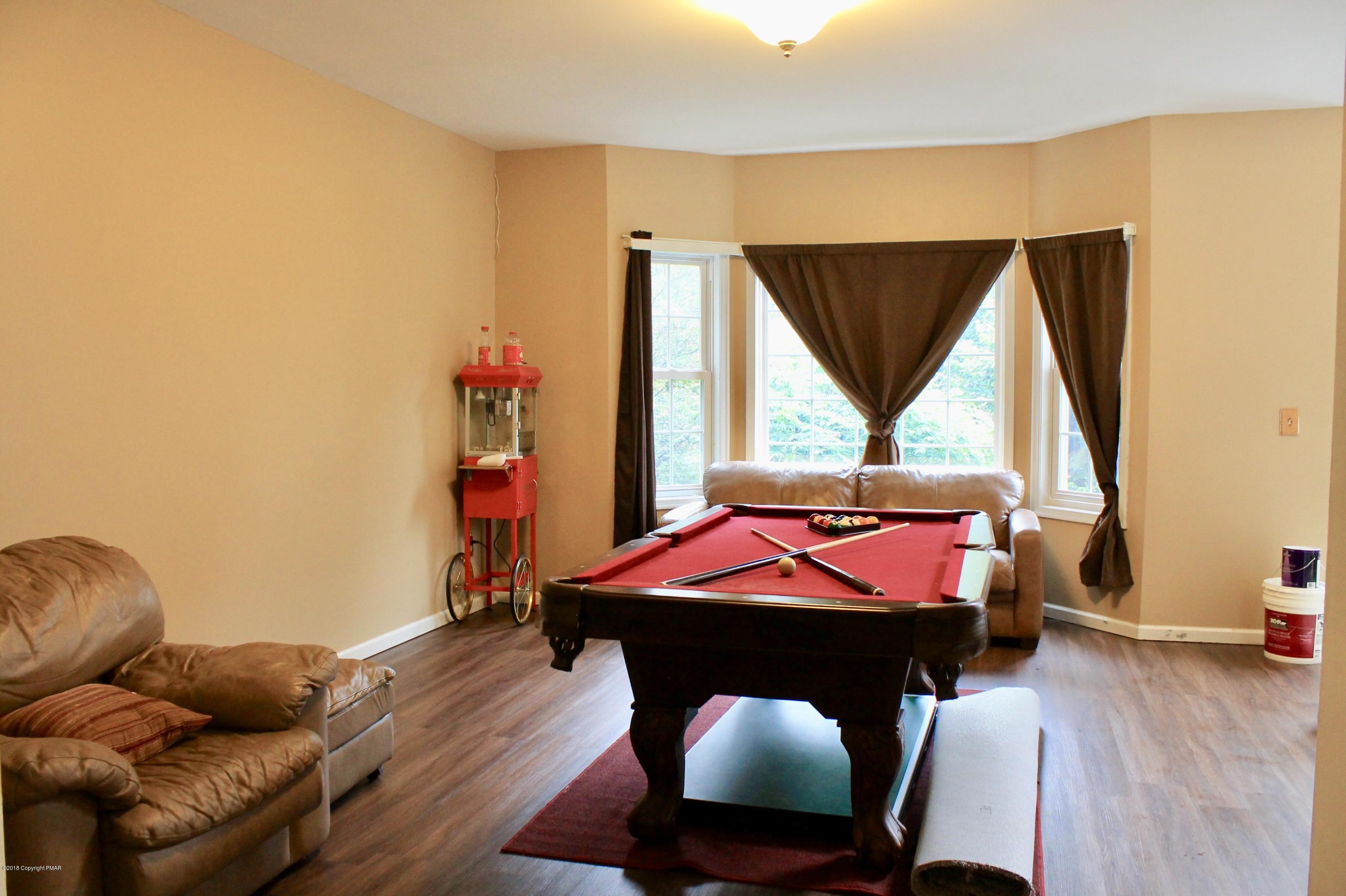625 Balin Lane Tamiment, PA 18371 - Photo 7 of 25 Family Room