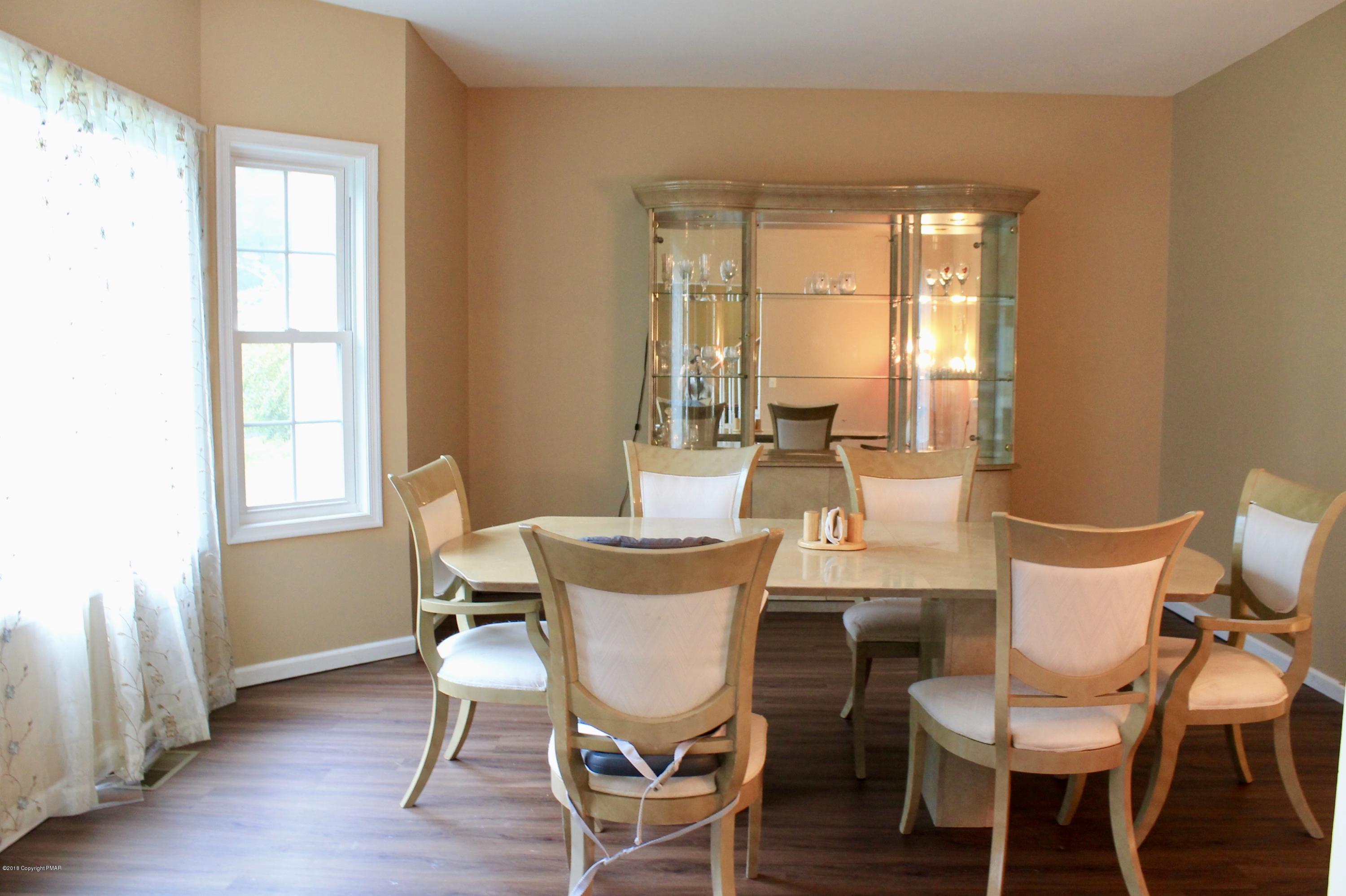 625 Balin Lane Tamiment, PA 18371 - Photo 9 of 25 Dining Room