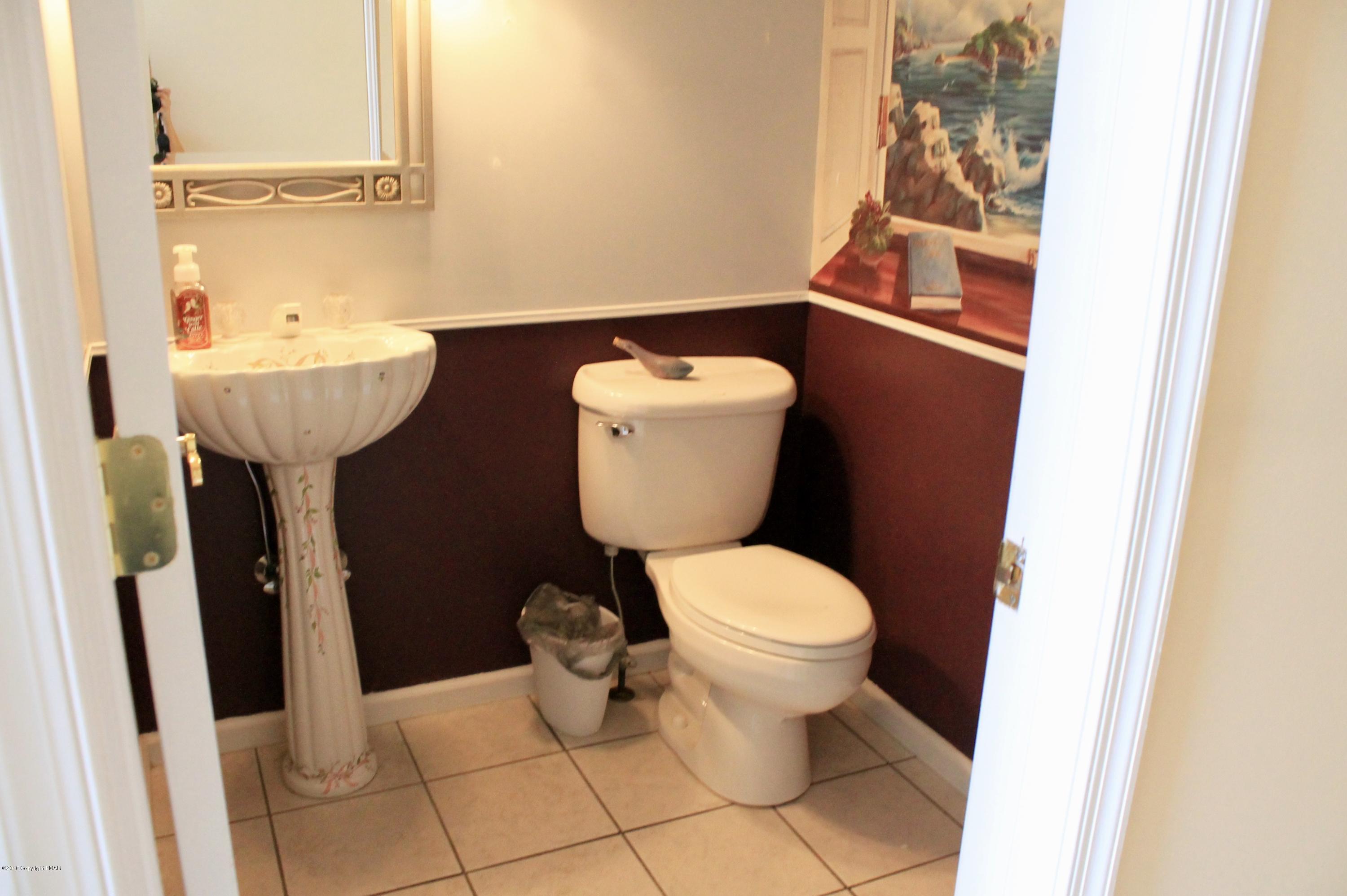 625 Balin Lane Tamiment, PA 18371 - Photo 10 of 25 Main floor 1/2 Bath