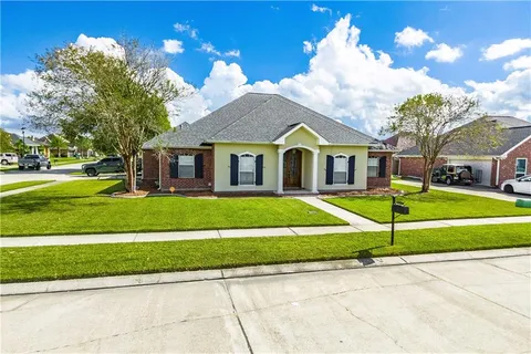 $335,000 | 141 Oak Moss Drive, Laplace, LA 70068