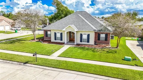 $335,000 | 141 Oak Moss Drive, Laplace, LA 70068
