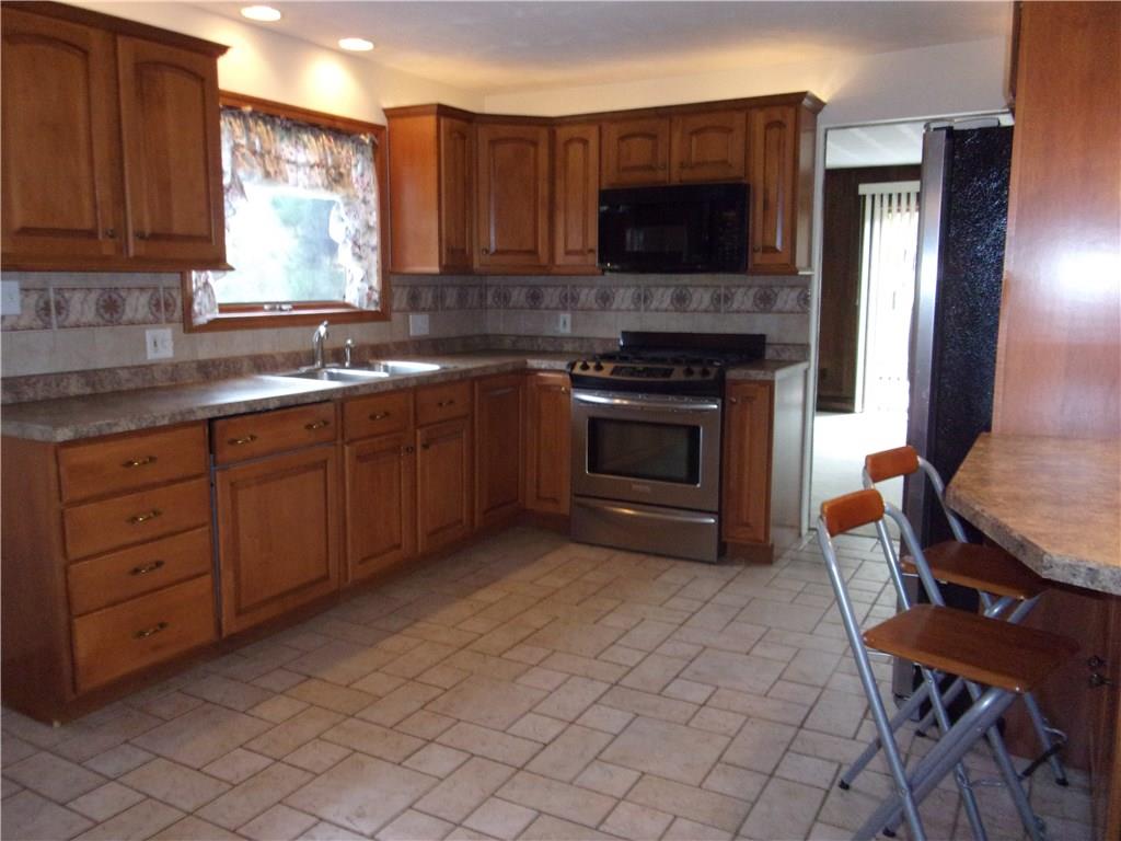 5506 Clearview Road Gibsonia, PA 15044 - Photo 8 of 24 Great kitchen for entertaining!