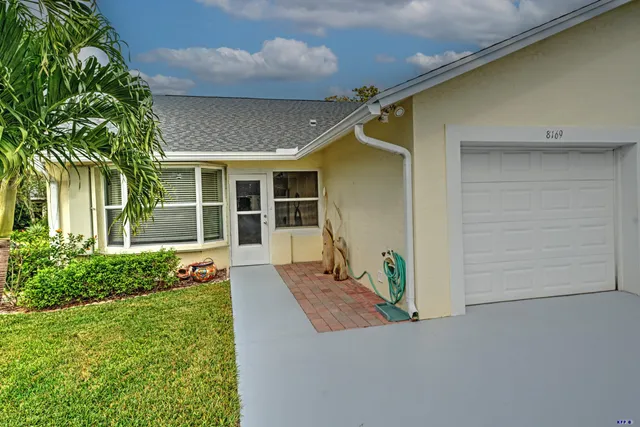 $309,900 | 8169 Southeast Fox Hill Place, Hobe Sound, FL 33455
