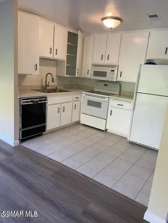 $2,350 | 286 Oak Leaf Drive, Unit 23, Thousand Oaks, CA 91360