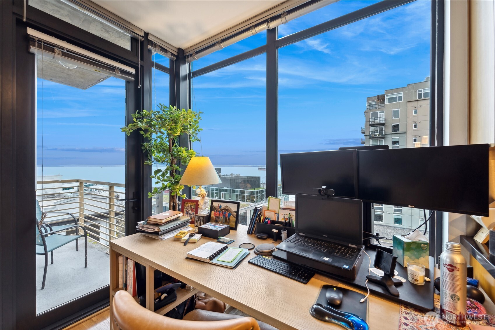 2716 Elliott Avenue, Unit 800 Seattle, WA 98121 - Photo 13 of 40 a workspace with furniture and window