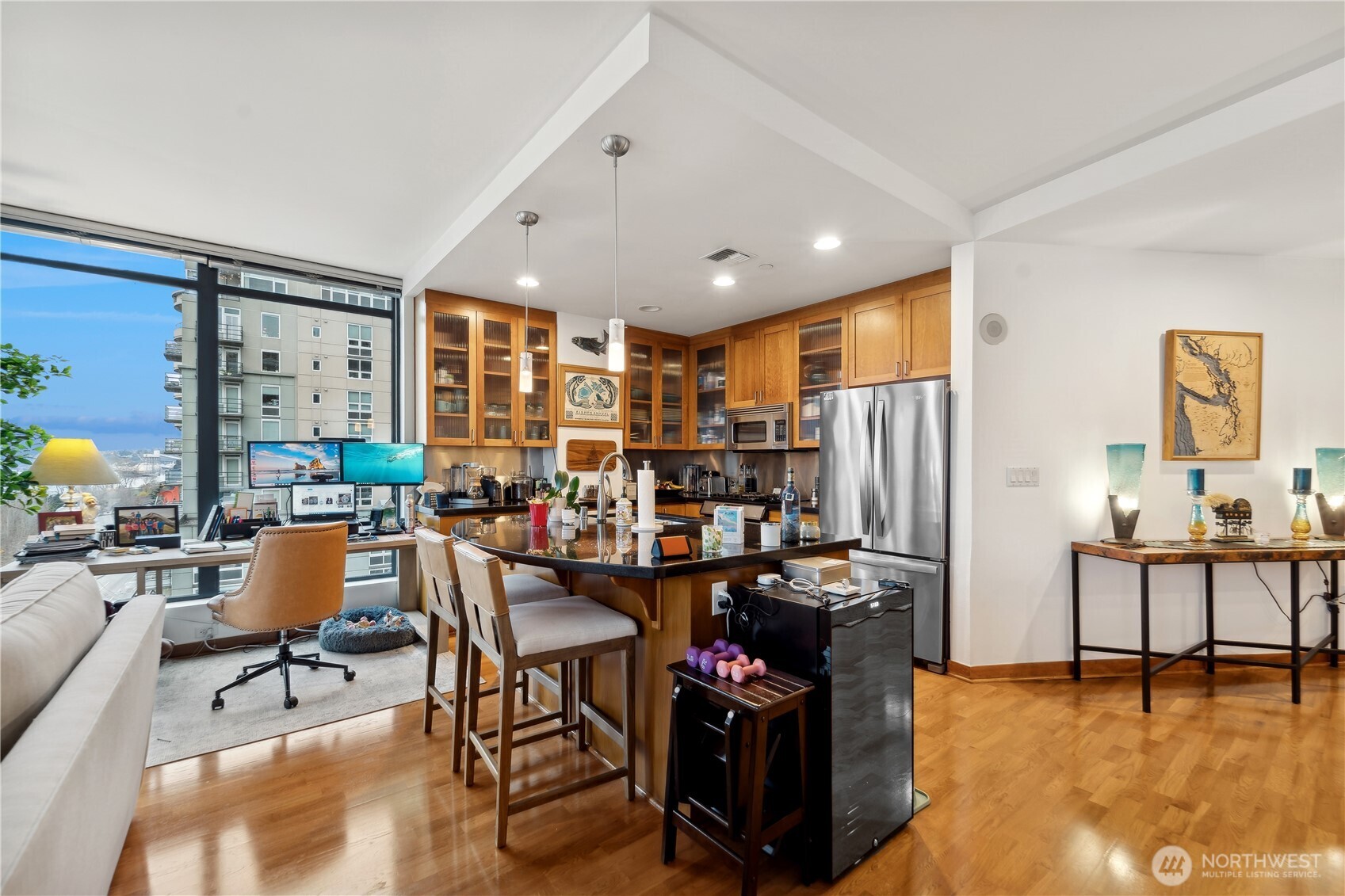 2716 Elliott Avenue, Unit 800 Seattle, WA 98121 - Photo 8 of 40 a living room with lots of furniture and a refrigerator