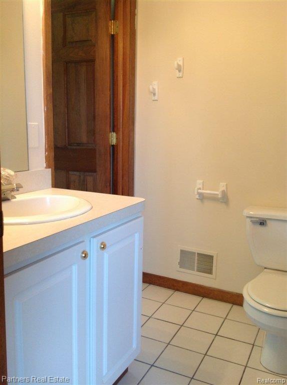 6817 West Lange Road Fowlerville, MI 48836 - Photo 14 of 21 Jack & Jill Bath