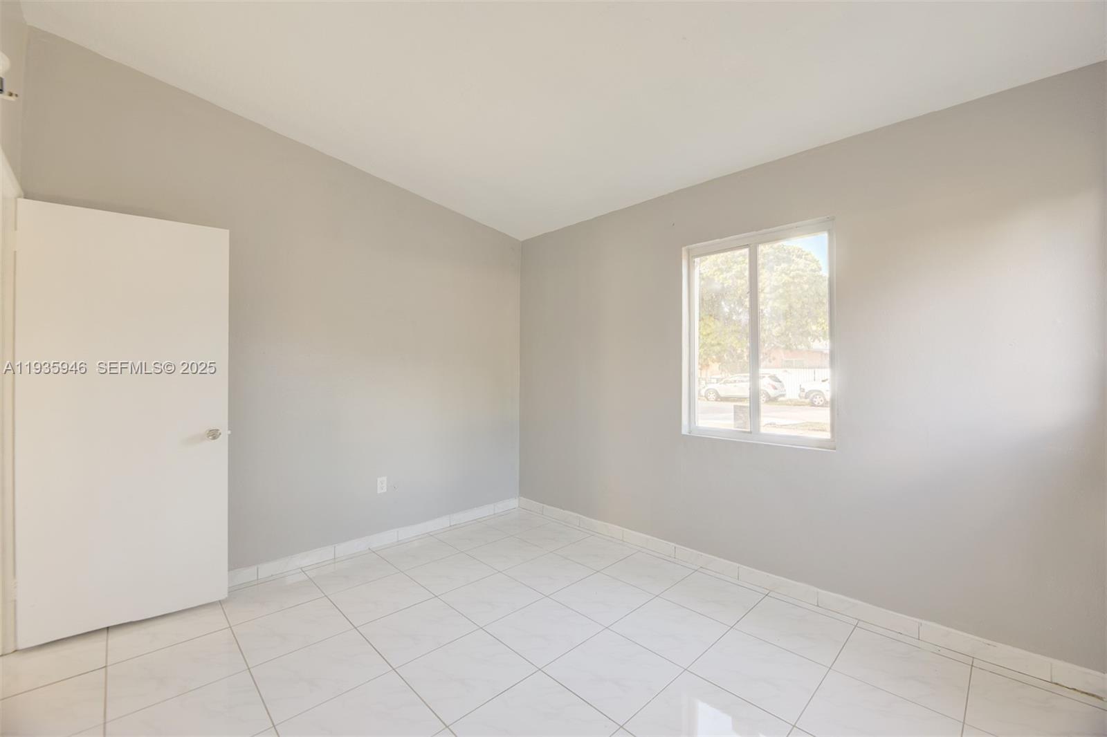 3510 Southwest 39th Street West Park, FL 33023 - Photo 13 of 31